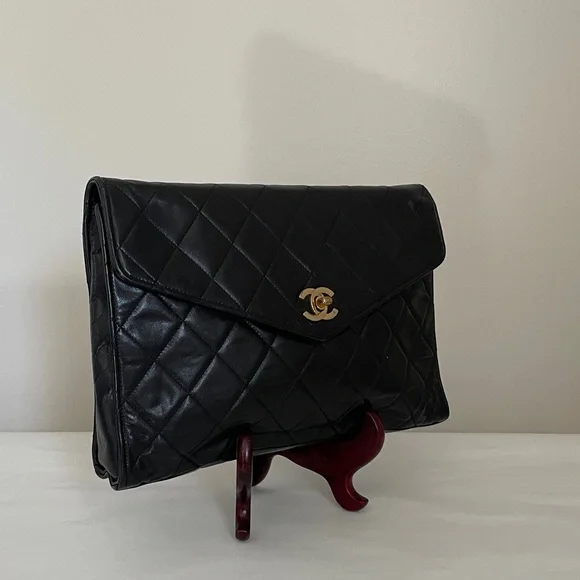 Vintage CHANEL Black Quilted lambskin Crossbody - Picture 2 of 16